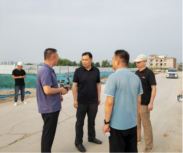 集團領導到地理信息產業(yè)園項目和光明片區(qū)項目檢查指導工作